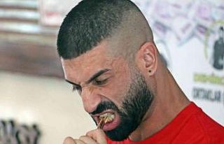 Avustralyalı turist 18 dakikada 550 çöp şiş yedi,...