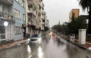 Aydın’da sağanak yağış etkili oluyor