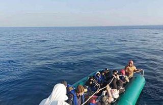 Ayvalık açıklarında 19 düzensiz göçmen kurtarıldı