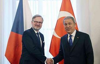 Bakan Akar, Çekya Başbakanı Fiala ile bir araya...