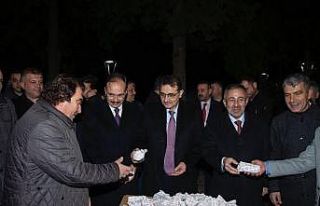 Bakan Dönmez Bilecik’te vatandaşlara kandil simidi...