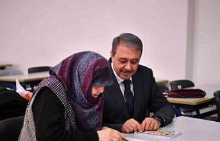 Balıkesir’de okuma yazma bilmeyen 4 kadına eğitim