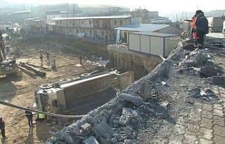 Başakşehir’de hafriyat kamyonu şantiye alanına...