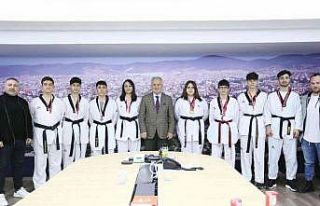 Başarılı sporcular ödüllendirildi