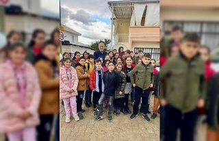 Başkan Atabay, çocukların karne sevincini paylaştı