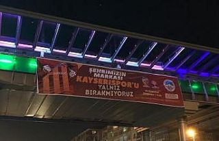 Başkan Büyükkılıç, kenti sarı kırmızı ile...