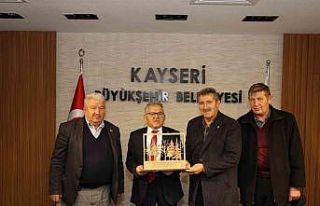 Başkan Büyükkılıç’a muhtardan ‘500 fidan’...