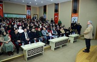 Başkan Çınar, kadın ve gençlere konuştu