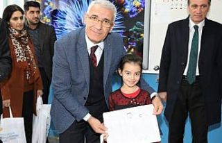 Başkan Güder, öğrencilerin karne heyecanına ortak...