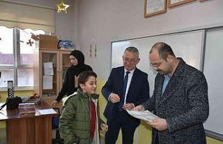 Başkan Kavakligil ile öğrenci arasında gülümseten...