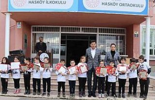 Başkan Özcan karne heyecanına ortak oldu