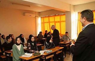 Başkan Soykan’dan öğrencilerin yüzünü güldüren...