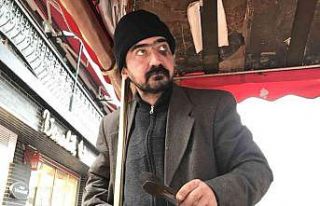 Bayılsa da tezgahının başından ayrılmıyor