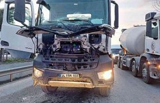 Beton mikseri minibüse çarptı: 1’i ağır 5 yaralı