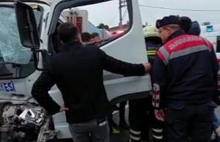 Beton pompası ile kamyon kafa kafaya çarpıştı:1...