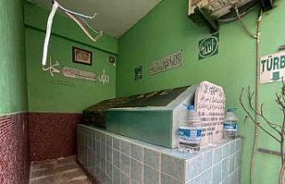 Betonlar arasında kalan sır türbe