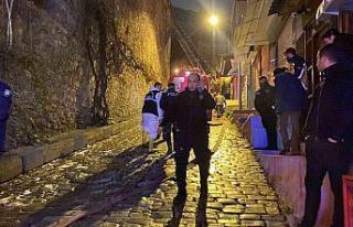 Beyoğlu’nda Ermeni Kilisesi’ndeki yangın söndürüldü:...