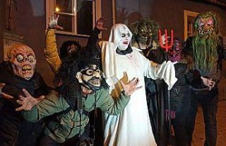 Bin yıllık gelenek Bocuk Gecesi renkli görüntülere...