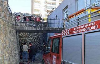 Bir anda alev alan eşyalar korkuttu