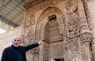 Bir kapısının anlatımı 1,5 saat sürüyor, dinleyenler...