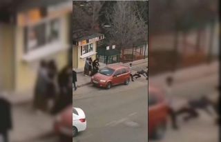 Birbirlerini sopalarla öldüresiye dövdüler