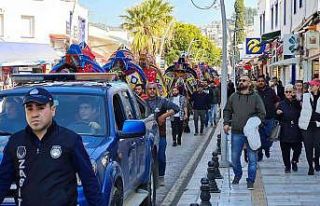Bodrum’da develi kortej yürüyüşü renkli görüntüler...
