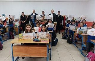 Burhaniye’de öğrencilerin karne sevinci