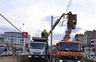 Bursa’da metro hattına çatı uçtu, ekipler seferber...