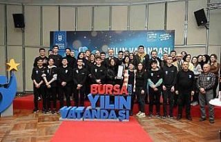 Bursa’da yılın vatandaşı öğretmenler oldu