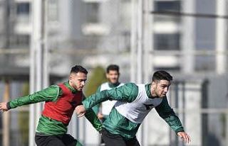 Bursaspor, U19 takımı ile hazırlık maçı yaptı