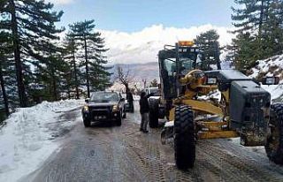 Büyükşehir ekiplerinden karla mücadele
