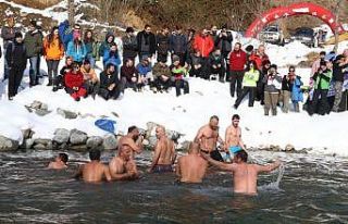 Buz gibi sularda yapılan şenlik 14 Ocak’ta başlayacak