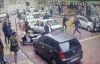 Cadde ortasında kavga ettiği şahıslara kurşun...