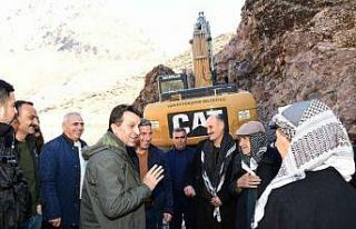 Çatak’ta araç yolu olmayan yaylaya yeni yol yapılıyor