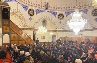 Cemaat tarihi Yıldırım Beyazıt Camiinde sabah...