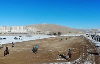 Cirit maçında atlar peş peşe kayarak düştü...