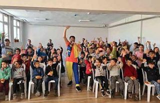 Çocuklara ilk karne hediyesi Emet Belediyesinden