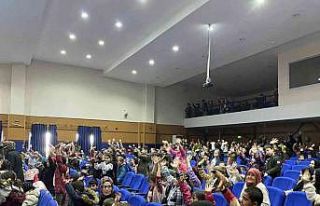 Çocuklara karne hediyesi olarak çeşitli gösteriler...