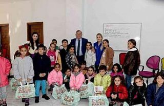 Çocukların karne hediyesi Başkan Akay’dan