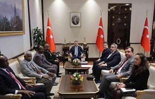 Cumhurbaşkanı Yardımcısı Oktay, Sudan heyetini...