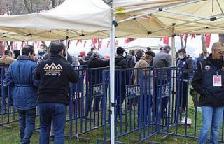 Cumhurbaşkanını görmek için soğuğa aldırış...