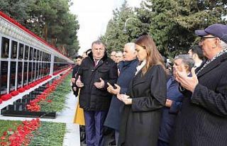 DATÜB heyeti Bakü şehitlerini andı