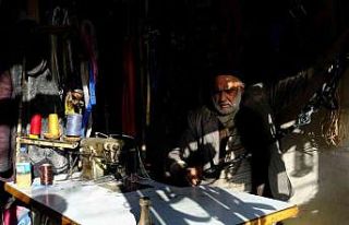 Dede yadigarı saraçlık mesleğini yarım asrı...