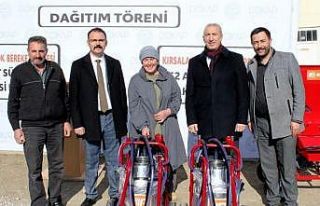 Demirözü’nde çiftçilere ekipman desteği