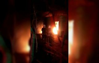 Denizli’de işyeri alev alev yandı