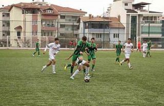 Denizlispor rakibini mağlup ederek lider oldu