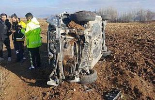 Devrilen otomobilden burnu bile kanamadan çıktı