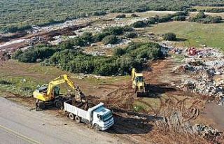 Didim’de moloz temizleme çalışması yapıldı