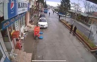 Dolmuş alev alev yanmaktan son anda kurtarıldı