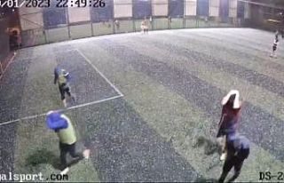 Doluya halı sahada yakalandılar, kaçacak yer aradılar